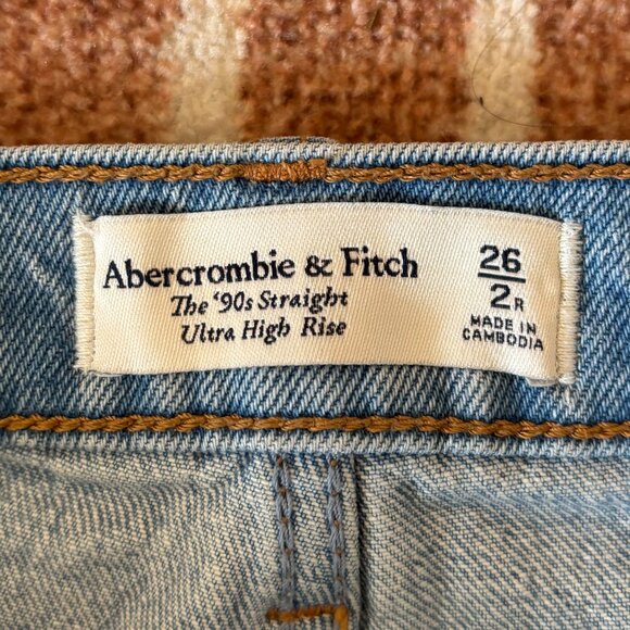 Abercrombie & Fitch Ultra High Rise 90s Straight Jean, Medium with Raw Hem, 26R - Picture 8 of 8